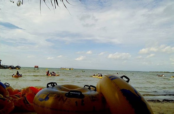 Menikmati Senja di Pantai Bandengan Jepara 9