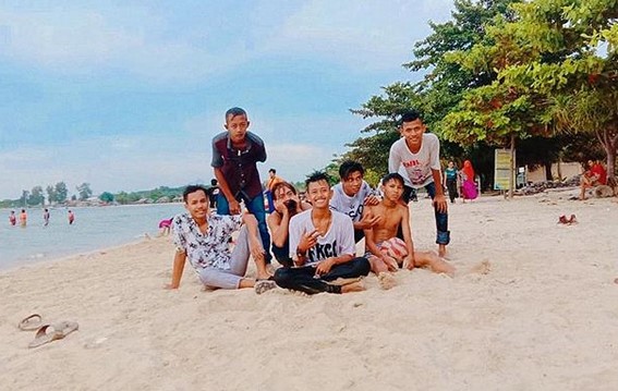 Menikmati Senja di Pantai Bandengan Jepara 3