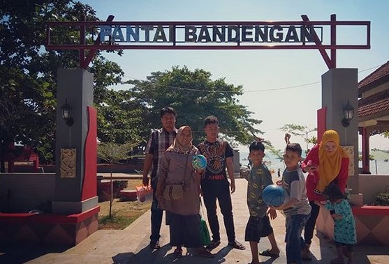 Menikmati Senja di Pantai Bandengan Jepara 6