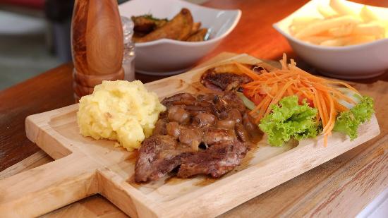 20 Tempat Makan di Bekasi Ini Wajib Dicoba Bareng Orang Tersayang dan Adakah Permainan Anak? 13