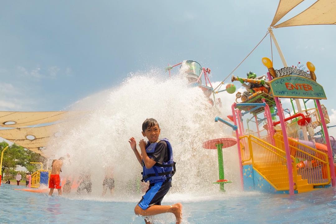 Bermain Air Bersama Keluarga di Go Wet Waterpark 3
