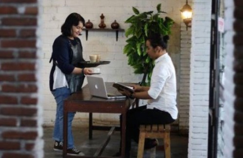 Cari Tempat Tongkrongan 24 Jam Daerah Makassar? Nih 10 Daftar Pilihan Cafe Yang Sangat Kece! 2