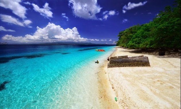 10 Rekomendasi Pantai di Daerah Maluku Paling Terkenal Dengan Keindahan Alam Yang Tak Tertandingi 4 10 Rekomendasi Pantai di Daerah Maluku Paling Terkenal Dengan Keindahan Alam Yang Tak Tertandingi 3