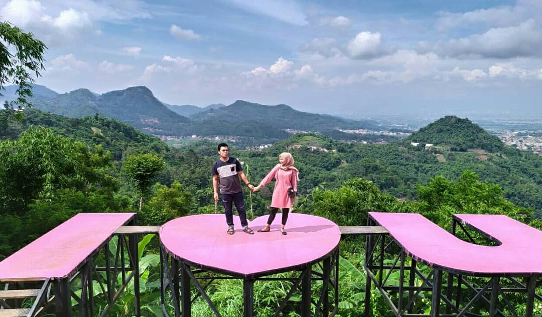 Berapa Harga Tiket Kolam Renang Taman Love Soreang? Ini Jawabannya 1