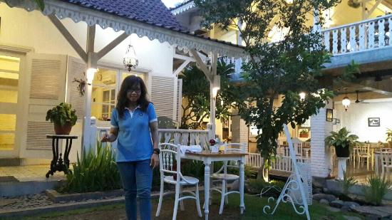 10 Daftar Pilihan Cafe Paling Instagramable di Daerah Bali Ini Bisa Mempercantik Feeds Kamu! 9 10 Daftar Pilihan Cafe Paling Instagramable di Daerah Bali Ini Bisa Mempercantik Feeds Kamu! 9