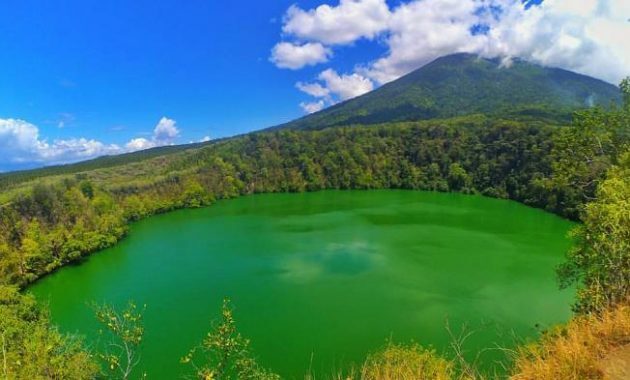 5 Daftar Pilihan Lokasi Wisata Danau Daerah Maluku Ini Disebut Kumpulan Surga Yang Tersembunyi 3 5 Daftar Pilihan Lokasi Wisata Danau Daerah Maluku Ini Disebut Kumpulan Surga Yang Tersembunyi 2