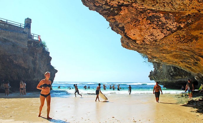 10 Rekomendasi Pantai Terbaik Daerah Uluwatu Bak Surga Tersembunyi Ini Wajib Untuk Dikunjungi 1