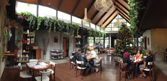 10 Daftar Pilihan Cafe Hits di Daerah Bandung Ini Bisa Bikin Kamu Makin Eksis! 1