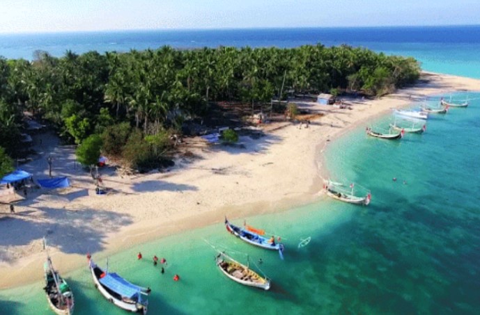 Beberapa Potret Pantai Pasir Putih di Madura Yang Cantik dan Ada Yang Mirip Dengan Hawai 1 Beberapa Potret Pantai Pasir Putih di Madura Yang Cantik dan Ada Yang Mirip Dengan Hawai 1