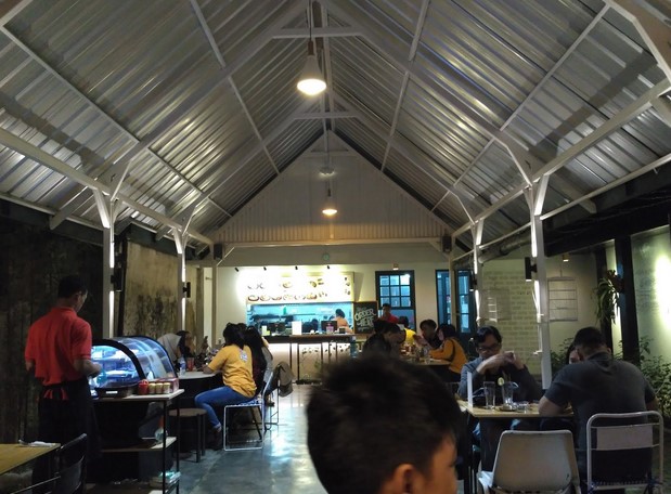 10 Rekomendasi Tempat Nongkrong di Daerah Bandung, Coba Mampir Kesini Saat Jalan-jalan Malam! 10 10 Rekomendasi Tempat Nongkrong di Daerah Bandung, Coba Mampir Kesini Saat Jalan-jalan Malam! 10