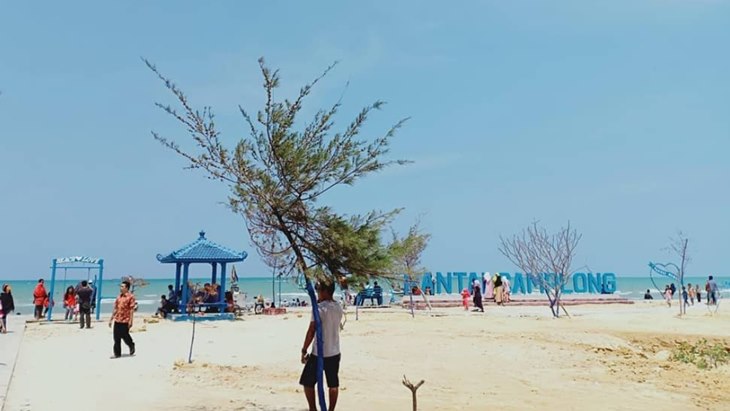 Beberapa Potret Pantai Pasir Putih di Madura Yang Cantik dan Ada Yang Mirip Dengan Hawai 10 Beberapa Potret Pantai Pasir Putih di Madura Yang Cantik dan Ada Yang Mirip Dengan Hawai 10