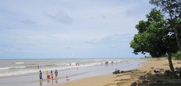 Beberapa Potret Pantai Pasir Putih di Madura Yang Cantik dan Ada Yang Mirip Dengan Hawai 4 Beberapa Potret Pantai Pasir Putih di Madura Yang Cantik dan Ada Yang Mirip Dengan Hawai 4
