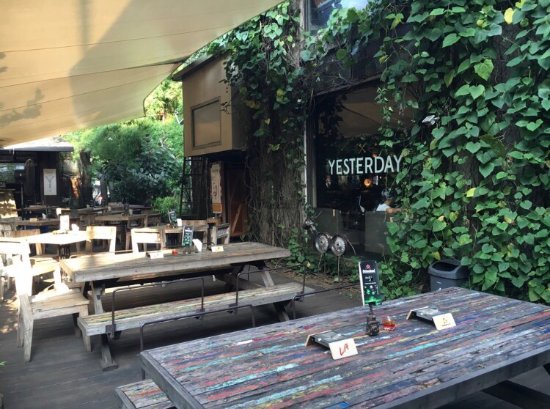 10 Daftar Pilihan Tempat Nongkrong Sambil Dengerin Live Music di Daerah Jakarta Selatan 6