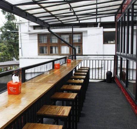 10 Rekomendasi Tempat Nongkrong di Daerah Bandung, Coba Mampir Kesini Saat Jalan-jalan Malam! 6 10 Rekomendasi Tempat Nongkrong di Daerah Bandung, Coba Mampir Kesini Saat Jalan-jalan Malam! 6