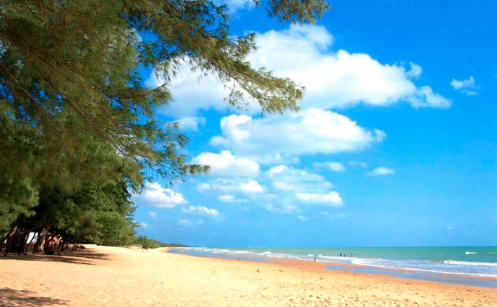 Beberapa Potret Pantai Pasir Putih di Madura Yang Cantik dan Ada Yang Mirip Dengan Hawai 6 Beberapa Potret Pantai Pasir Putih di Madura Yang Cantik dan Ada Yang Mirip Dengan Hawai 6