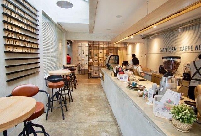 10 Rekomendasi Tempat Nongkrong di Daerah Bandung, Coba Mampir Kesini Saat Jalan-jalan Malam! 7 10 Rekomendasi Tempat Nongkrong di Daerah Bandung, Coba Mampir Kesini Saat Jalan-jalan Malam! 7