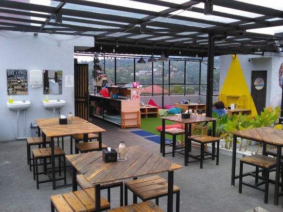 10 Daftar Pilihan Cafe Hits di Daerah Bandung Ini Bisa Bikin Kamu Makin Eksis! 8