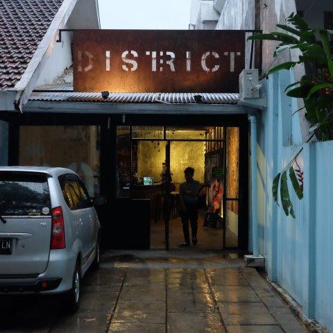 10 Rekomendasi Tempat Nongkrong di Daerah Bandung, Coba Mampir Kesini Saat Jalan-jalan Malam! 9 10 Rekomendasi Tempat Nongkrong di Daerah Bandung, Coba Mampir Kesini Saat Jalan-jalan Malam! 9