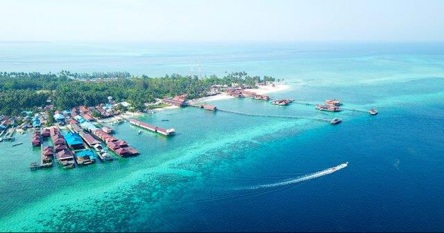 10 Rekomendasi Pantai Yang Terkenal Indah di Kalimantan Wajib Untuk Dikunjungi Karena Lagi Hits 1 10 Rekomendasi Pantai Yang Terkenal Indah di Kalimantan Wajib Untuk Dikunjungi Karena Lagi Hits 1