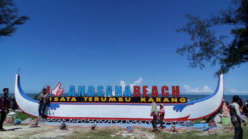 10 Rekomendasi Pantai Yang Terkenal Indah di Kalimantan Wajib Untuk Dikunjungi Karena Lagi Hits 10 10 Rekomendasi Pantai Yang Terkenal Indah di Kalimantan Wajib Untuk Dikunjungi Karena Lagi Hits 10