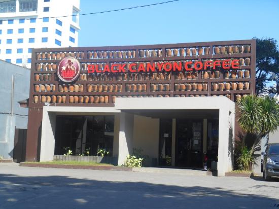 10 Daftar Pilihan Cafe Menarik Daerah Makassar Ini Asik Buat Nongkrong Karena Ada Live Music-nya! 8