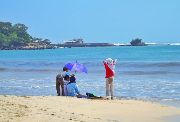 10 Rekomendasi Pilihan Pantai Terdekat Dari Kota Bandung Jawa Barat Yang Keren dan Eksotis 1