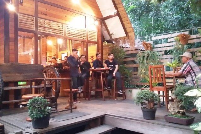 10 Rekomendasi Cafe Yang Sangat Kece di Daerah Cimahi Bikin Kalian Betah Nongkrong 10