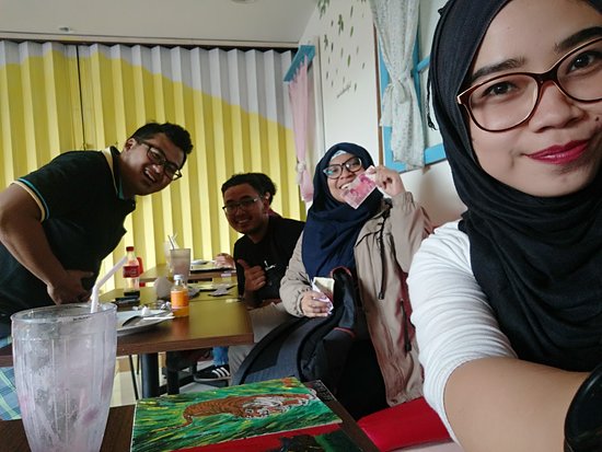 10 Rekomendasi Cafe Yang Sangat Kece di Daerah Cimahi Bikin Kalian Betah Nongkrong 3