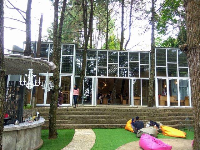 10 Referensi Cafe Paling Instagramable di Daerah Bandung Yang Cocok Untuk Mempercantik Feeds Kamu! 5