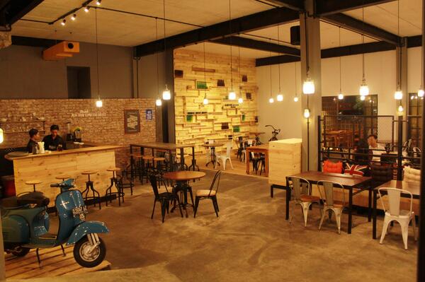 10 Rekomendasi Cafe Live Music di Bandung Yang Bikin Momen Ngumpul Makin Asik 12 10 Rekomendasi Cafe Live Music di Bandung Yang Bikin Momen Ngumpul Makin Asik 12