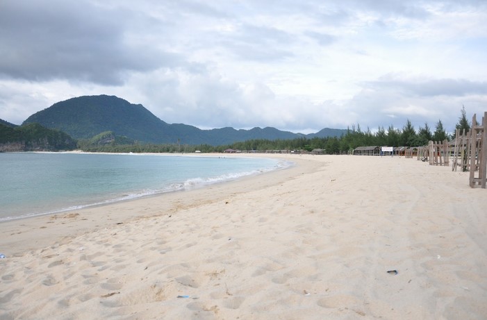10 Rekomendasi Pantai Terindah di Aceh Yang Ada Tulisan “I Love You” Wajib Kalian Kunjungi 9 10 Rekomendasi Pantai Terindah di Aceh Yang Ada Tulisan “I Love You” Wajib Kalian Kunjungi 9