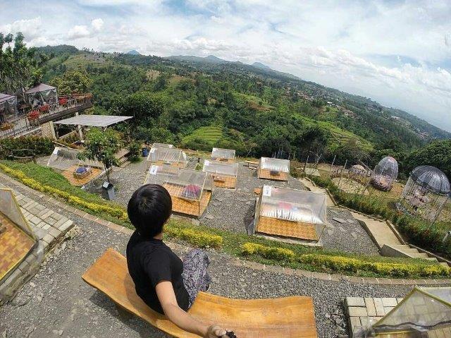 10 Rekomendasi Cafe Daerah Lembang Super Cantik Dengan Nuansa Alamnya Yang Bikin Lupa Waktu 1