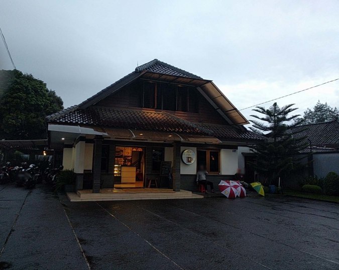 10 Rekomendasi Cafe Daerah Lembang Super Cantik Dengan Nuansa Alamnya Yang Bikin Lupa Waktu 3