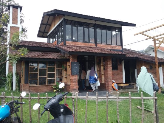 10 Rekomendasi Cafe Daerah Lembang Super Cantik Dengan Nuansa Alamnya Yang Bikin Lupa Waktu 5
