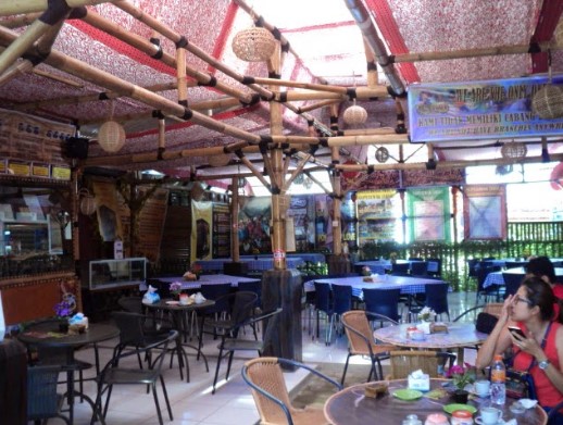 10 Rekomendasi Cafe Daerah Lembang Super Cantik Dengan Nuansa Alamnya Yang Bikin Lupa Waktu 9