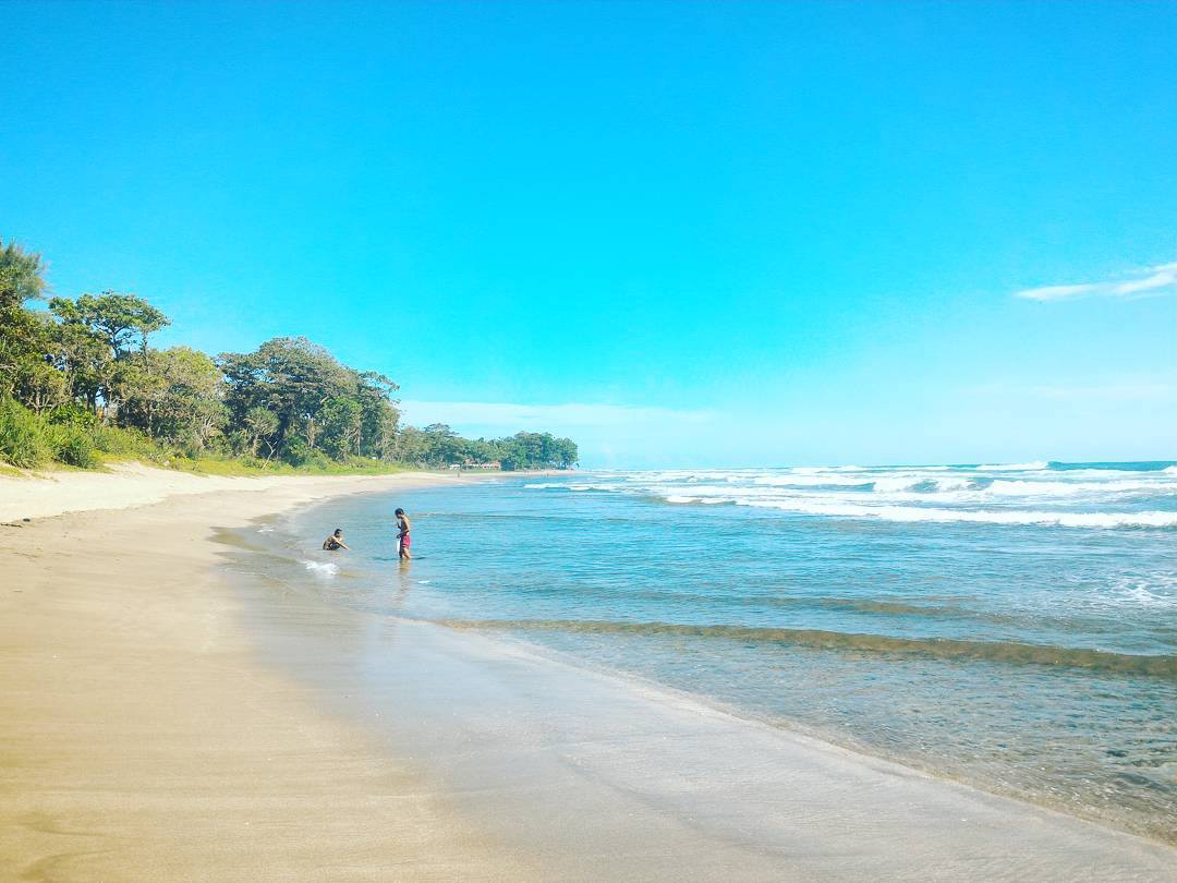 Beberapa Rekomendasi Pantai Bagus dan Alami di Wilayah Jawa Barat, Ada Yang Jarang Dikunjungi 1 Beberapa Rekomendasi Pantai Bagus dan Alami di Wilayah Jawa Barat, Ada Yang Jarang Dikunjungi 1