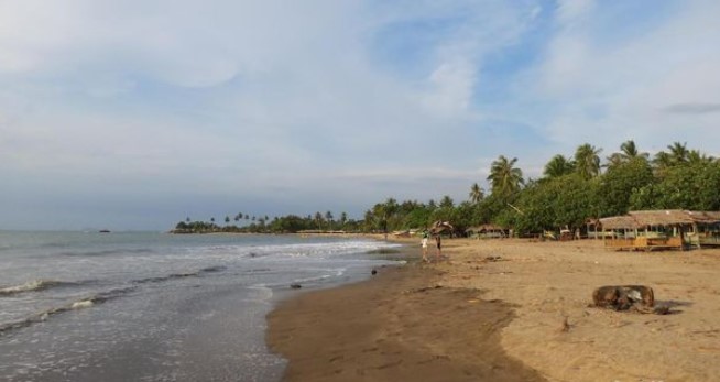 10 Pantai Terbaik di Indonesia Yang Tak Kalah Indah Dengan Maldives dan Paling Wajib Dikunjungi 2