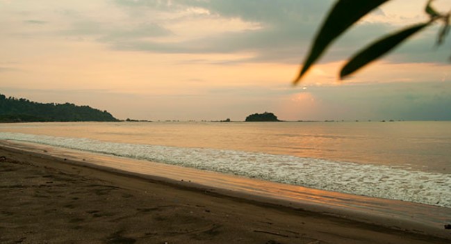 Beberapa Rekomendasi Pantai Bagus dan Alami di Wilayah Jawa Barat, Ada Yang Jarang Dikunjungi 2 Beberapa Rekomendasi Pantai Bagus dan Alami di Wilayah Jawa Barat, Ada Yang Jarang Dikunjungi 2