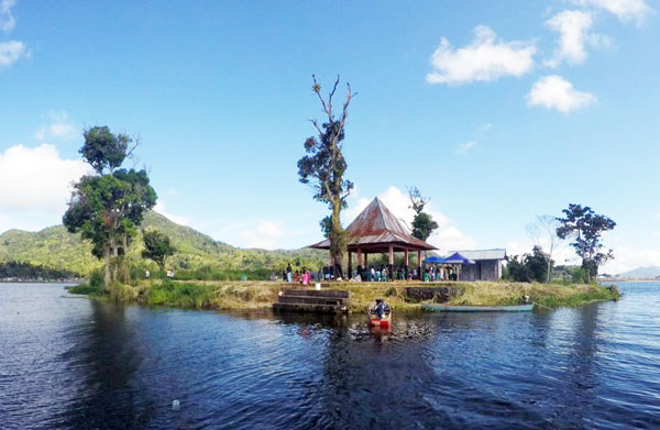 5 Rekomendasi Wisata Danau Vulkanik di Negara Indonesia Yang Sangat Cantik, Wajib Untuk Kalian Kunjungi! 2 5 Rekomendasi Wisata Danau Vulkanik di Negara Indonesia Yang Sangat Cantik, Wajib Untuk Kalian Kunjungi! 2