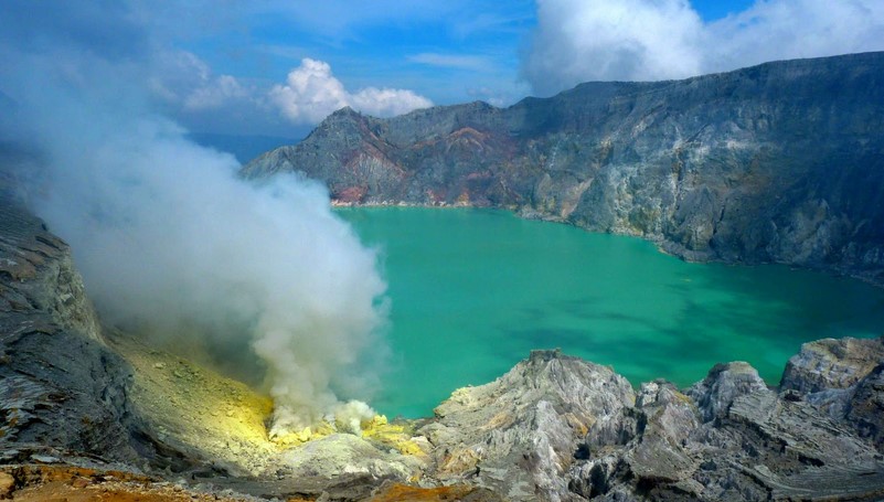 5 Rekomendasi Wisata Danau Vulkanik di Negara Indonesia Yang Sangat Cantik, Wajib Untuk Kalian Kunjungi! 4 5 Rekomendasi Wisata Danau Vulkanik di Negara Indonesia Yang Sangat Cantik, Wajib Untuk Kalian Kunjungi! 4