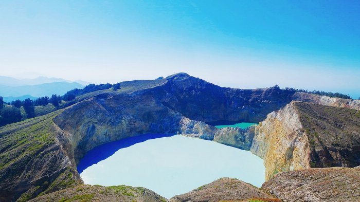 5 Rekomendasi Wisata Danau Vulkanik di Negara Indonesia Yang Sangat Cantik, Wajib Untuk Kalian Kunjungi! 5 5 Rekomendasi Wisata Danau Vulkanik di Negara Indonesia Yang Sangat Cantik, Wajib Untuk Kalian Kunjungi! 5