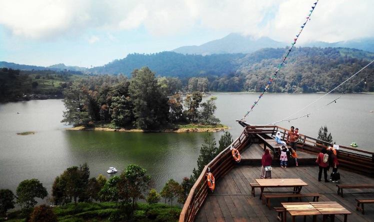 5 Referensi Wisata Danau Daerah Jawa Barat Yang Cantik Ini Cocok Dikunjungi Saat Akhir Pekan 5 5 Referensi Wisata Danau Daerah Jawa Barat Yang Cantik Ini Cocok Dikunjungi Saat Akhir Pekan 5