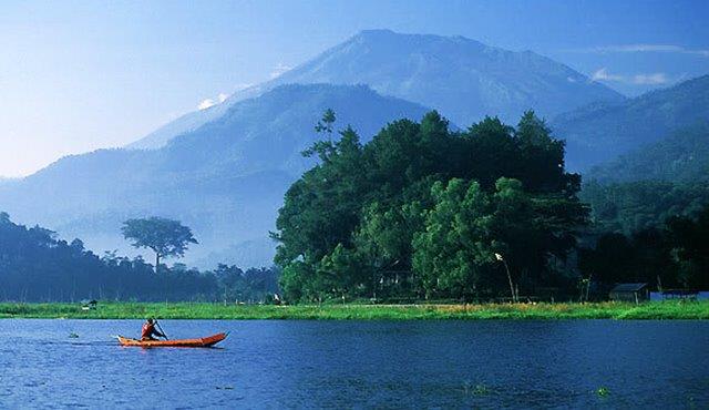 5 Referensi Wisata Danau di Daerah Jawa Tengah Yang Sangat Indah, Cantik dan Terkenal 3