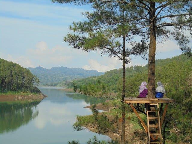 5 Rekomendasi Kawasan Wisata Danau Terfavorit di Daerah Jawa Timur Yang Sangat Indah 2 5 Rekomendasi Kawasan Wisata Danau Terfavorit di Daerah Jawa Timur Yang Sangat Indah 2