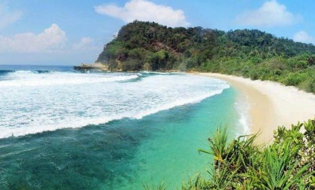 Pantai Terindah di Jawa Timur 2022