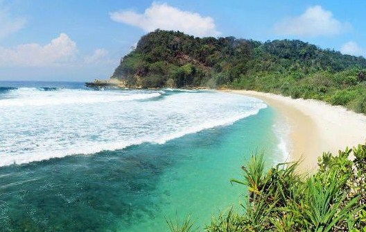 Gak Perlu Ke Bali, Beberapa Pantai Indah di Wilayah Jawa Timur Ini Juga Begitu Mempesona 1