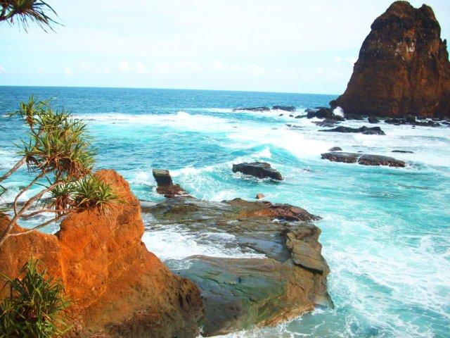 Gak Perlu Ke Bali, Beberapa Pantai Indah di Wilayah Jawa Timur Ini Juga Begitu Mempesona 10