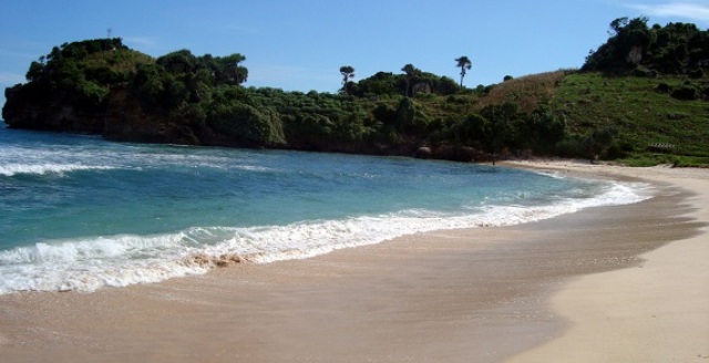 Gak Perlu Ke Bali, Beberapa Pantai Indah di Wilayah Jawa Timur Ini Juga Begitu Mempesona 8