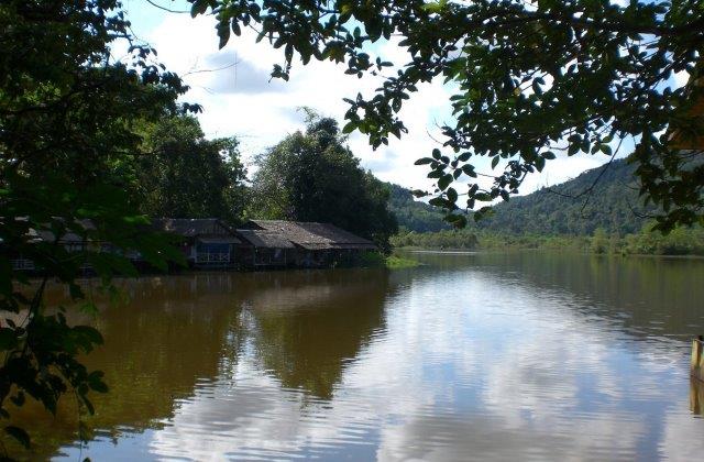 5 Referensi Wisata Danau Daerah Kalimantan Barat Ini Punya Keunikan dan Keindahan Yang Patut Dikunjungi 3 5 Referensi Wisata Danau Daerah Kalimantan Barat Ini Punya Keunikan dan Keindahan Yang Patut Dikunjungi 3