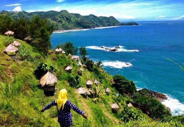 10 Pantai Terkenal di Wilayah Jawa Tengah, Ada Yang Belum Terjamah dan Jarang Dikunjungi 1